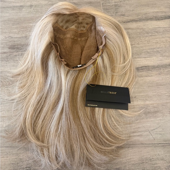 Belle Tress cool champagne blonde wig - Picture 5 of 8